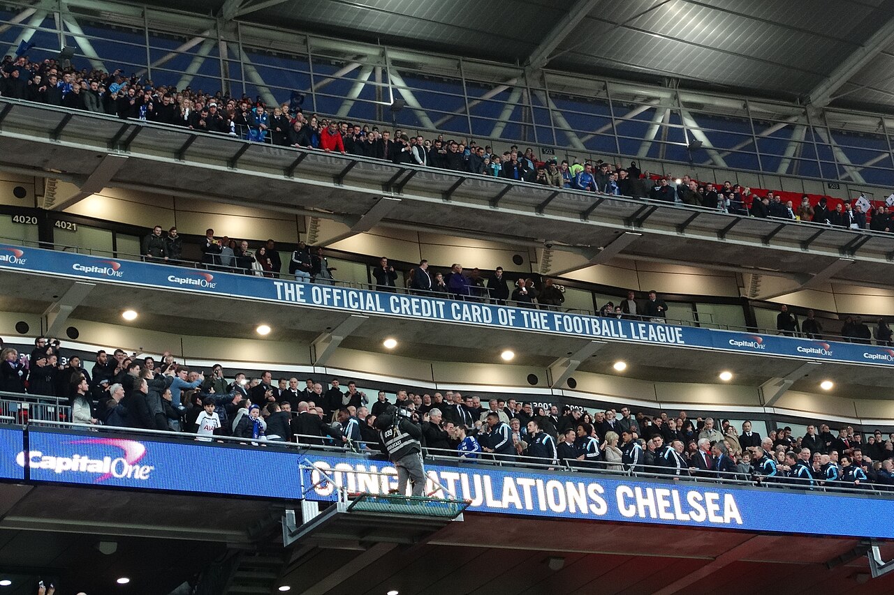 碳板与泡沫的战争：装备红利如何逼出新的规则边界